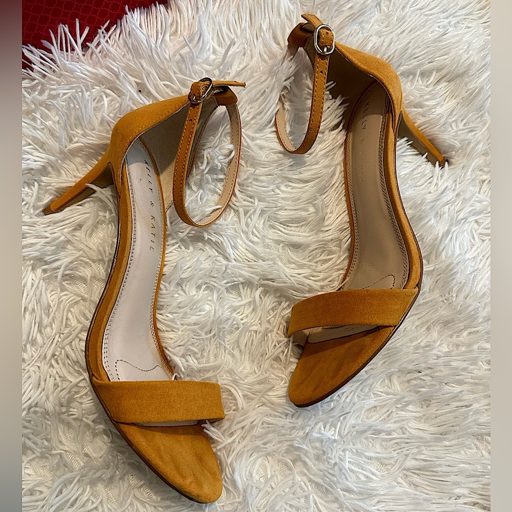 Kelly & Katie Kirstie Ankle Strap Heels - size 8.5